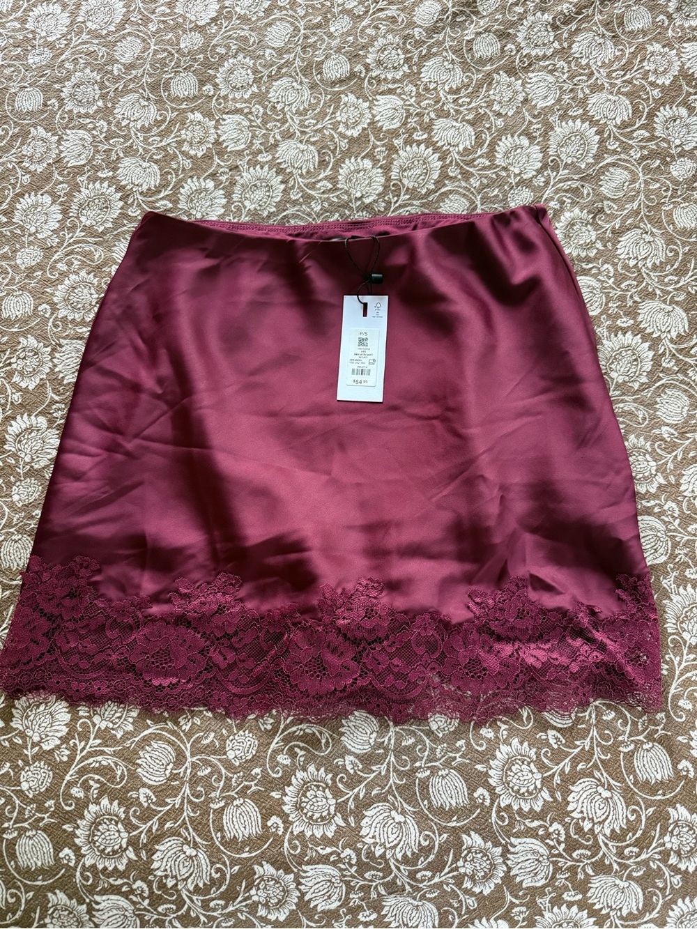 Lace-Hem Satin Mini Skirt - Burgundy